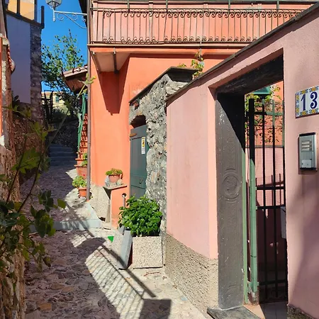 Tra Le Cinque Terre, Camogli E Portofino Con Scorcio Mare All'orizzonte Dom wakacyjny