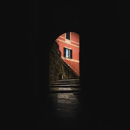 Tra Le Cinque Terre, Camogli E Portofino Con Scorcio Mare All'orizzonte Castiglione Chiavarese