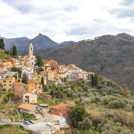 Tra Le Cinque Terre, Camogli E Portofino Con Scorcio Mare All'orizzonte 카스티글리오네 키아바레세
