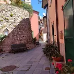 Casa vacanze Tra Le Cinque Terre, Camogli E Portofino Con Scorcio Mare All'orizzonte Castiglione Chiavarese