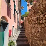 Casa vacanze Tra Le Cinque Terre, Camogli E Portofino Con Scorcio Mare All'orizzonte Castiglione Chiavarese