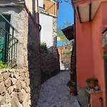 Tra Le Cinque Terre, Camogli E Portofino Con Scorcio Mare All'orizzonte
