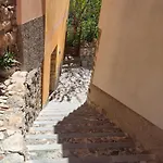 Casa vacanze Tra Le Cinque Terre, Camogli E Portofino Con Scorcio Mare All'orizzonte Castiglione Chiavarese