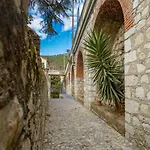 Tra Le Cinque Terre, Camogli E Portofino Con Scorcio Mare All'orizzonte