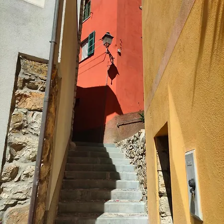 Tra Le Cinque Terre, Camogli E Portofino Con Scorcio Mare All'orizzonte * Castiglione Chiavarese