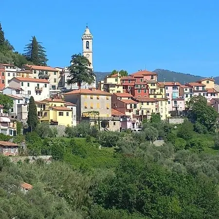 Tra Le Cinque Terre, Camogli E Portofino Con Scorcio Mare All'orizzonte Castiglione Chiavarese