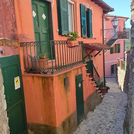 Tra Le Cinque Terre, Camogli E Portofino Con Scorcio Mare All'orizzonte Castiglione Chiavarese