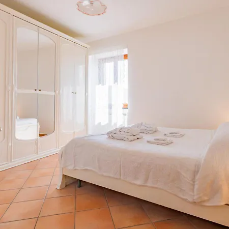 Tra Le Cinque Terre, Camogli E Portofino Con Scorcio Mare All'orizzonte