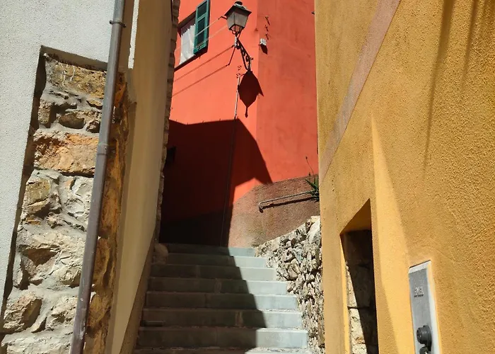 Tra Le Cinque Terre, Camogli E Portofino Con Scorcio Mare All'orizzonte * Castiglione Chiavarese