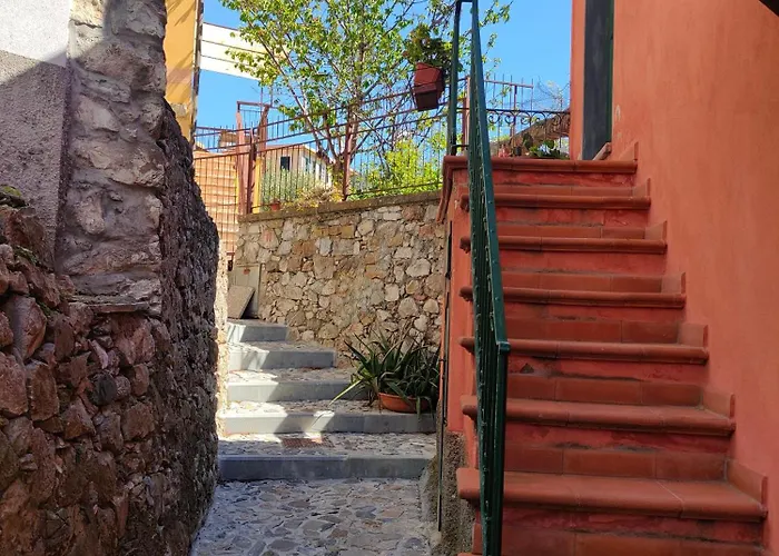 Tra Le Cinque Terre, Camogli E Portofino Con Scorcio Mare All'orizzonte Casa de Férias *