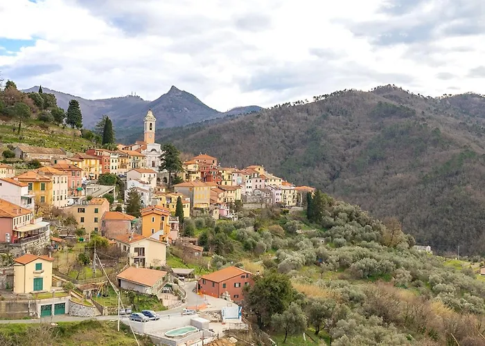 Tra Le Cinque Terre, Camogli E Portofino Con Scorcio Mare All'orizzonte Castiglione Chiavarese